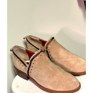 Dallis Bootie by Latigo size 8

by LATIGO

Good condition 
Size 8